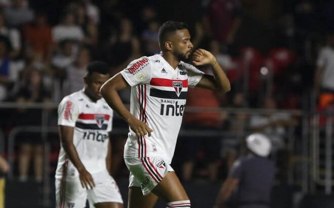 Reinaldo voltou a marcar gol contra o Corinthians no clássico de domingo