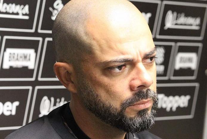 Márcio Coelho será substituído por Pintado. (Foto: Andrey de Oliveira / Figueirense)