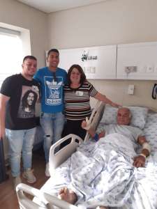 Ralf faz visita a idoso atropelado e ajuda em transferência hospitalar