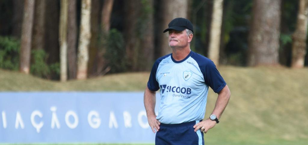 Mazola Júnior sofre com desfalques e mudará “modelo de jogo” do Londrina