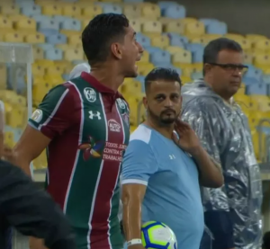Ganso é advertido pelo STJD por bate-boca com Oswaldo em jogo do Fluminense