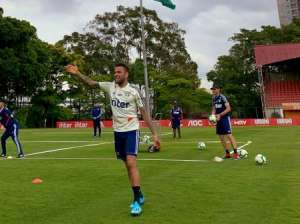 Lateral volta a treinar e reforça o São Paulo contra o Cruzeiro