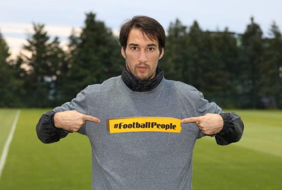 Após racismo e pressão política, presidente de federação búlgara renuncia