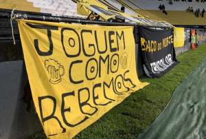 Antes de jogo, torcida de time da Série B manda recado: 