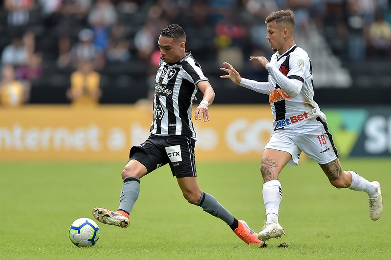 Vasco e Botafogo fazem clássico em São Januário entre times em busca de paz