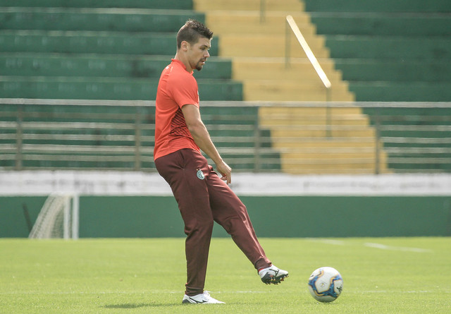 Série B: Diego Giaretta ‘aproveita’ lesão de Bruno Lima e se firma como titular do Guarani