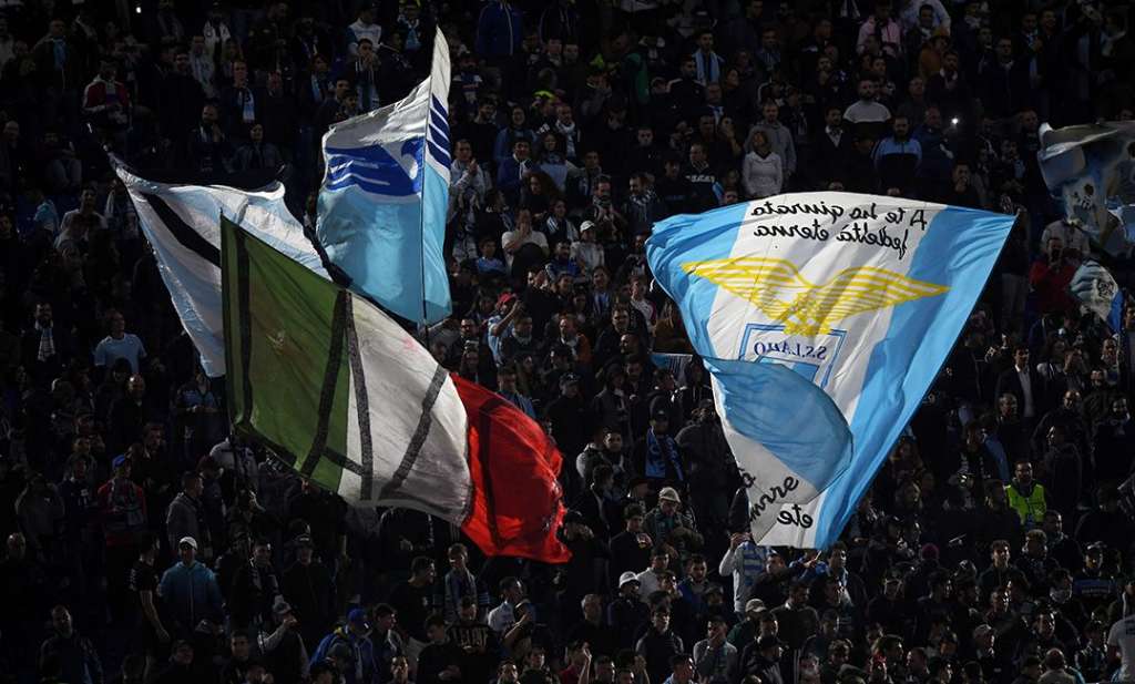 Uefa pune Lazio por comportamento racista de seus torcedores