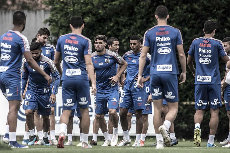 Para retomar embalo após empate no Sul, Santos recebe o Ceará na Vila Belmiro