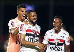 Decisivo, lateral vira desfalque e preocupa técnico do São Paulo