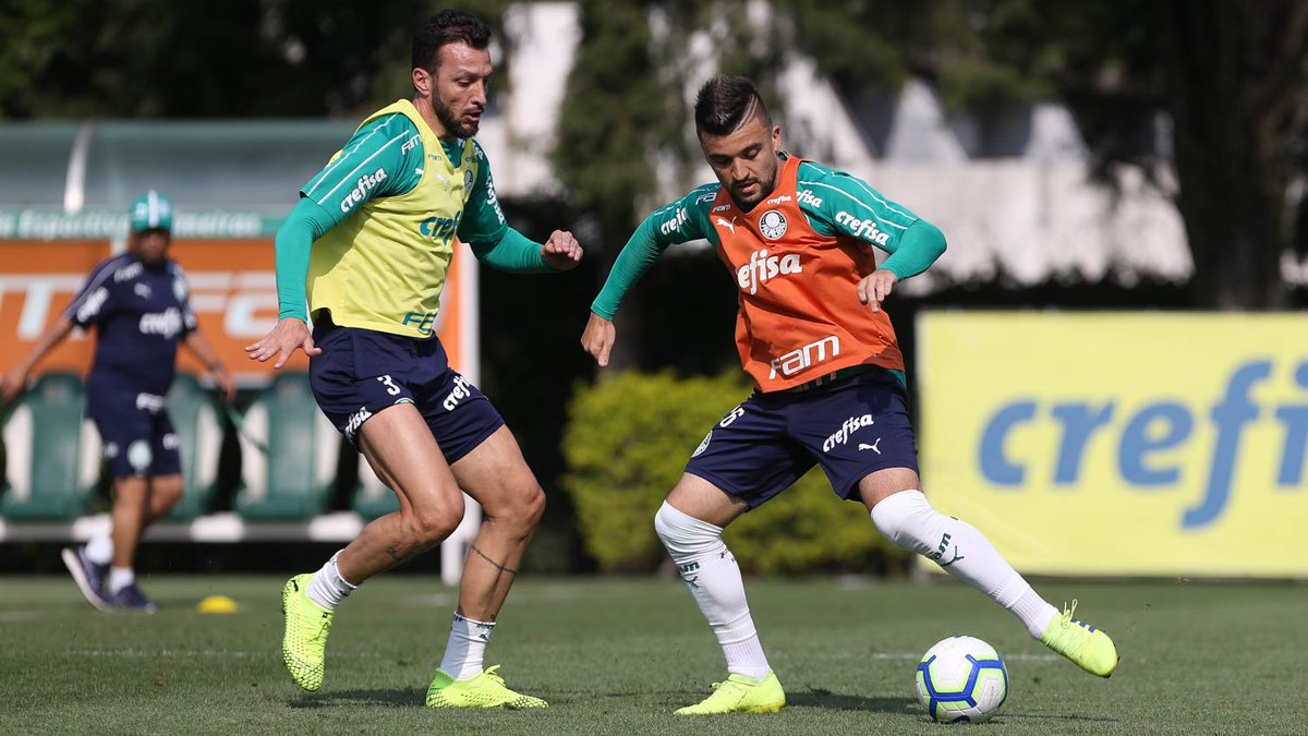 Vitor Hugo volta a treinar e pode reforçar o Palmeiras contra o Athletico-PR