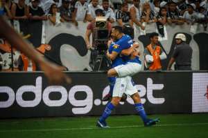 Ameaças e apedrejamento cancelam reunião do Conselho Deliberativo do Cruzeiro