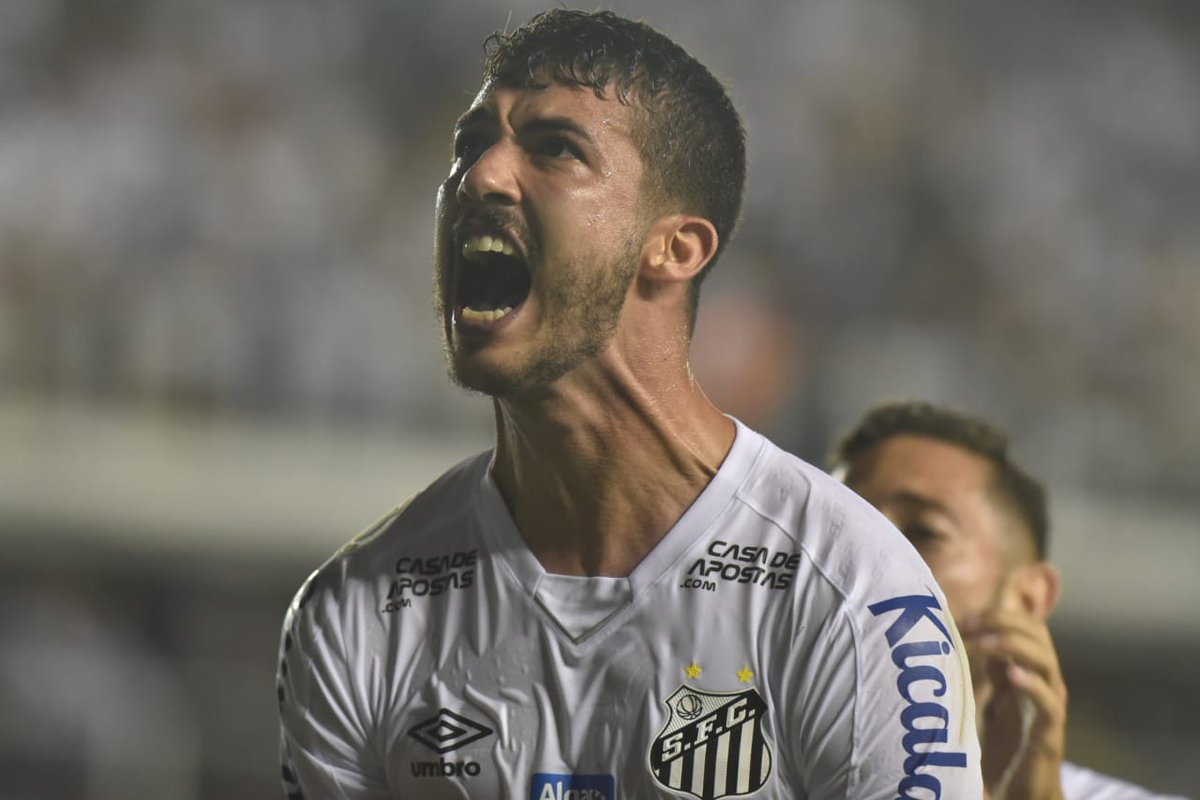 Gustavo Henrique destaca comprometimento no Santos: ‘Sempre fui verdadeiro’