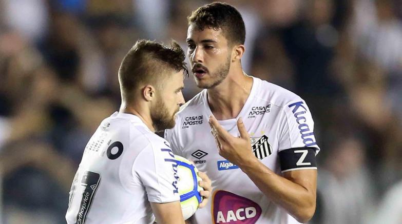 Santos virou na Vila e segue o Palmeiras