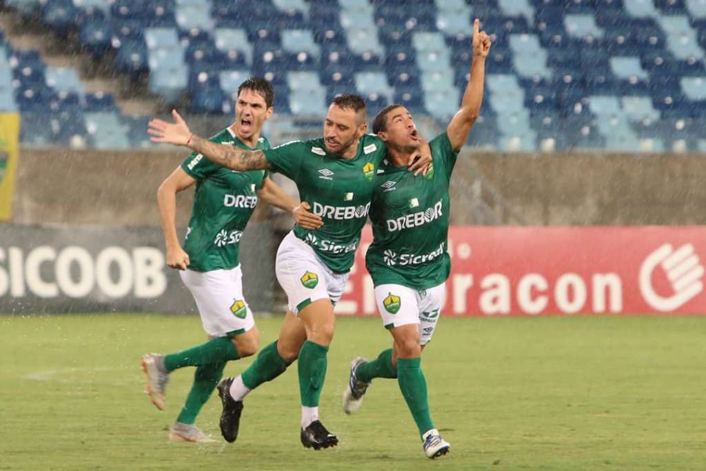 Cuiabá bate o Guarani e volta a vencer após cinco jogos
