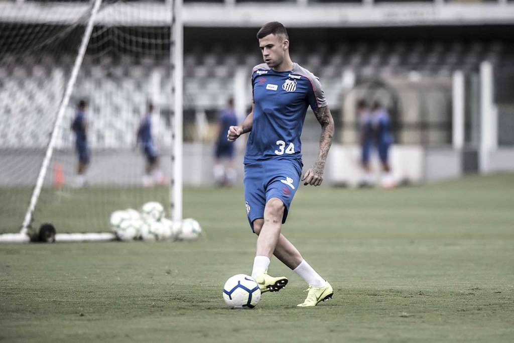 Sacado no intervalo, Jobson estreia pelo Santos após seis meses: ‘Será importante’