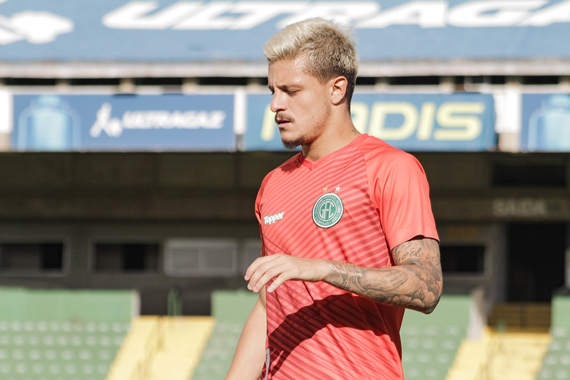 Série B: Após problema na coxa em Cuiabá, Lucas Crispim vira preocupação no Guarani