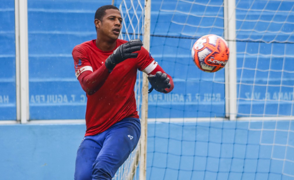 Após se despedir do Paysandu, goleiro volta ao CSA e espera renovar contrato