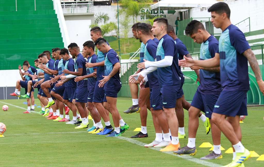Com muitos desfalques, Ney Franco estuda opções para armar Goiás contra a Chapecoense