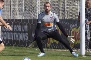 Goleiro volta ao Corinthians contra Cruzeiro, rival que 'garantiu' a sua renovação