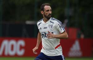 Lateral deve desfalcar o São Paulo na partida contra o Avaí