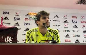 Zagueiro exalta força do elenco do Flamengo, mas lamenta calendário 'difícil'