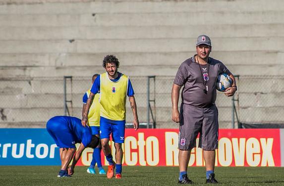 Matheus Costa foca no jogo a jogo. (Foto: Rui Santos / Paraná)