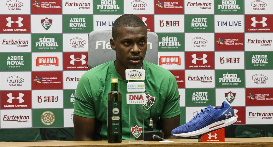 Frazan festeja 1º gol como profissional do Flu e projeta equilíbrio no clássico