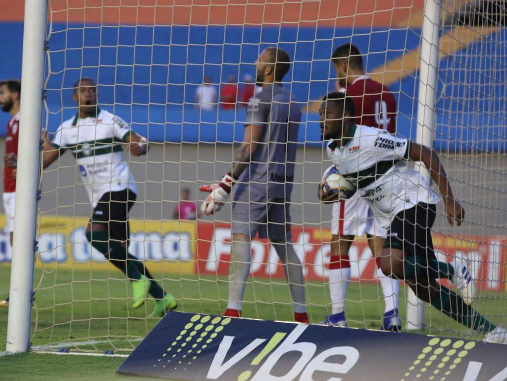 Vila Nova-GO 2 x 2 Coritiba - Empate nos acréscimos garante Coxa no G4 da Série B 2 0002050424046 img