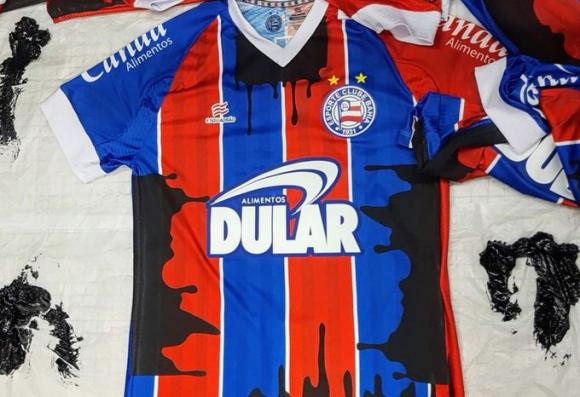 Bahia usará camisa manchada em protesto por vazamento de óleo no Nordeste