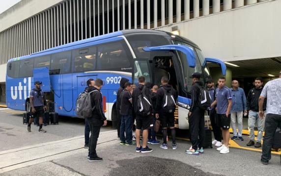 Atraso em voo cancela treino do Grêmio no Rio e jogadores ganham folga