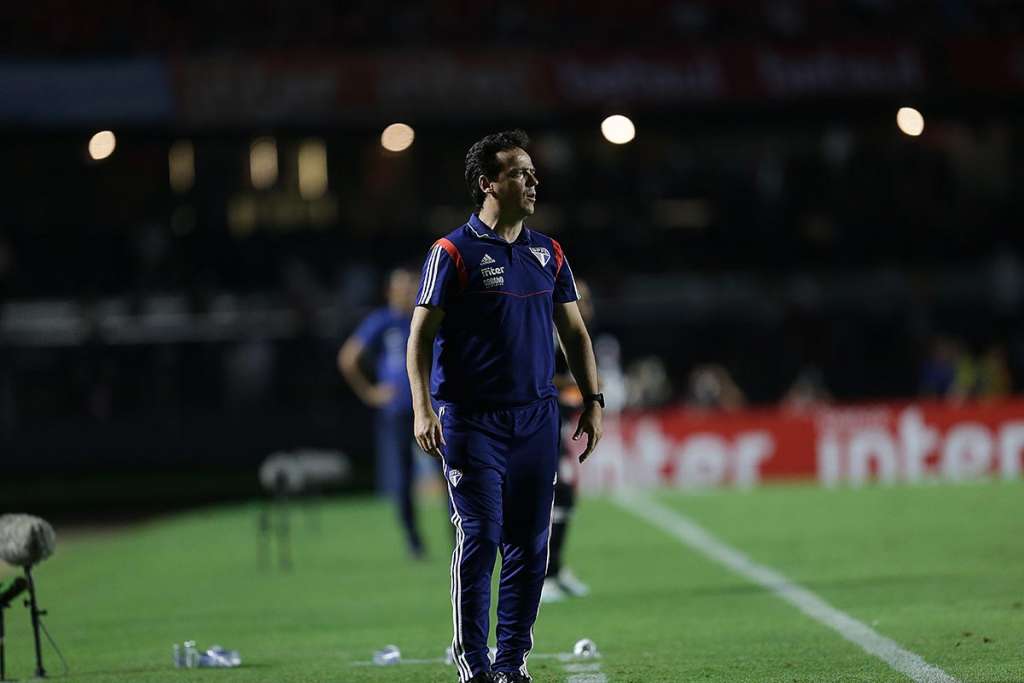 Fernando Diniz e jogadores saem em defesa de Pato no São Paulo