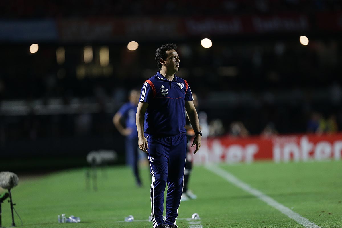 Fernando Diniz e jogadores saem em defesa de Pato no São Paulo