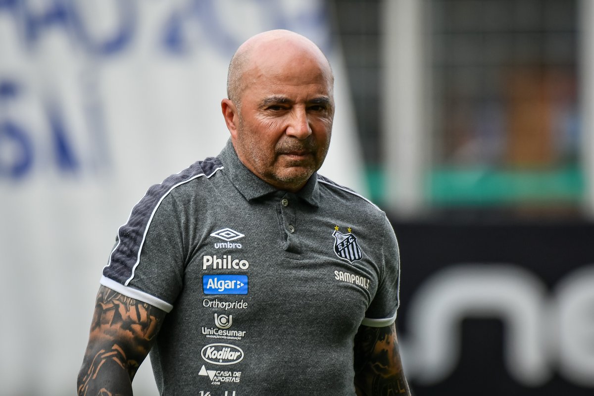 Sampaoli reclama e diz que árbitro e VAR travaram Santos em derrota