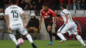 Atacante vê Athletico-PR superior ao Palmeiras e lamenta empate em casa