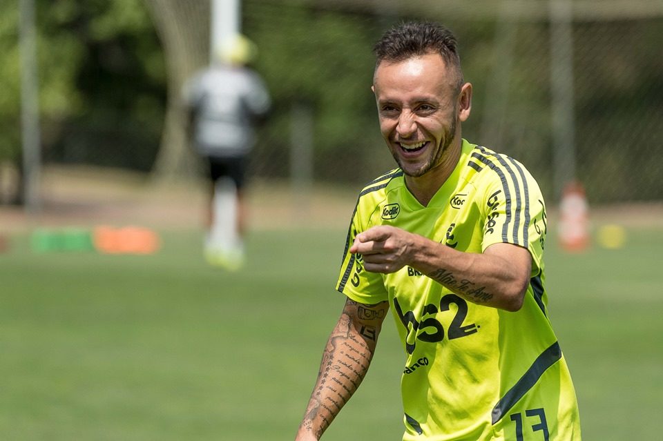Filipe Luís prova recuperação, mas Flamengo não terá Rafinha e Arrascaeta contra Grêmio