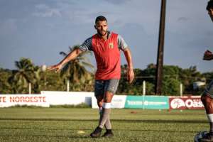 Sampaio Corrêa perde meia para o Brasiliense e volante para o futebol gaúcho