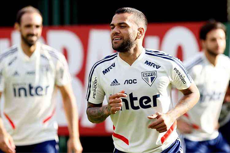‘Precisamos criar uma atmosfera de time vencedor’, projeta Daniel Alves