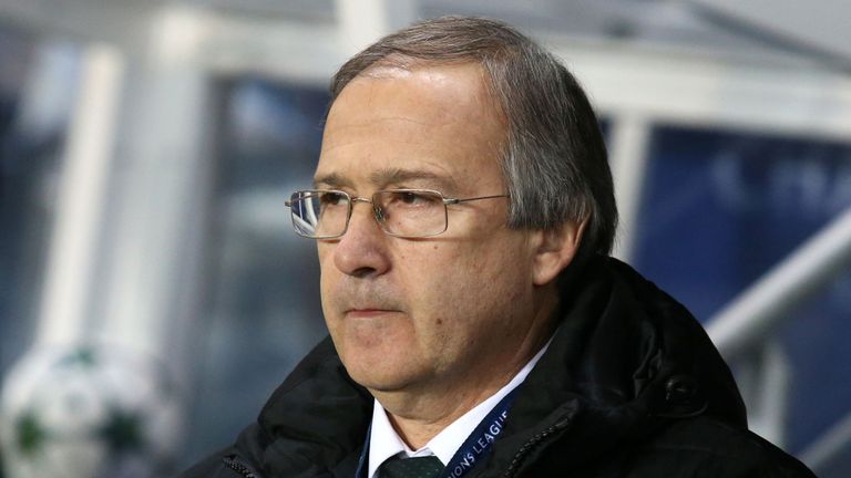 Bulgária anuncia técnico após derrota, escândalo de racismo e saída de Balakov