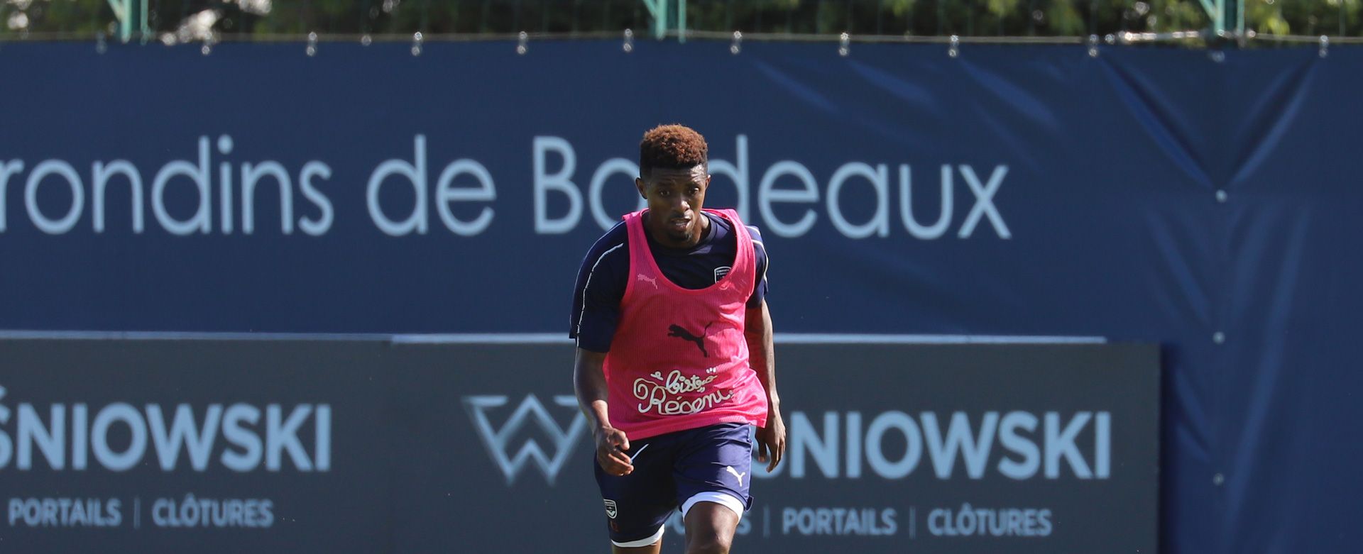 Após titulo na Sérvia, atacante ex-São Paulo treina forte em clube francês