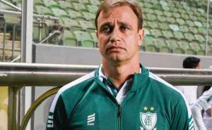 América-MG iguala G4 da Série B e já pensa em renovar contrato com técnico