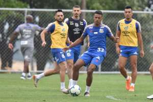 Elenco do Santos treina no CT do Cruzeiro e folga na terça-feira