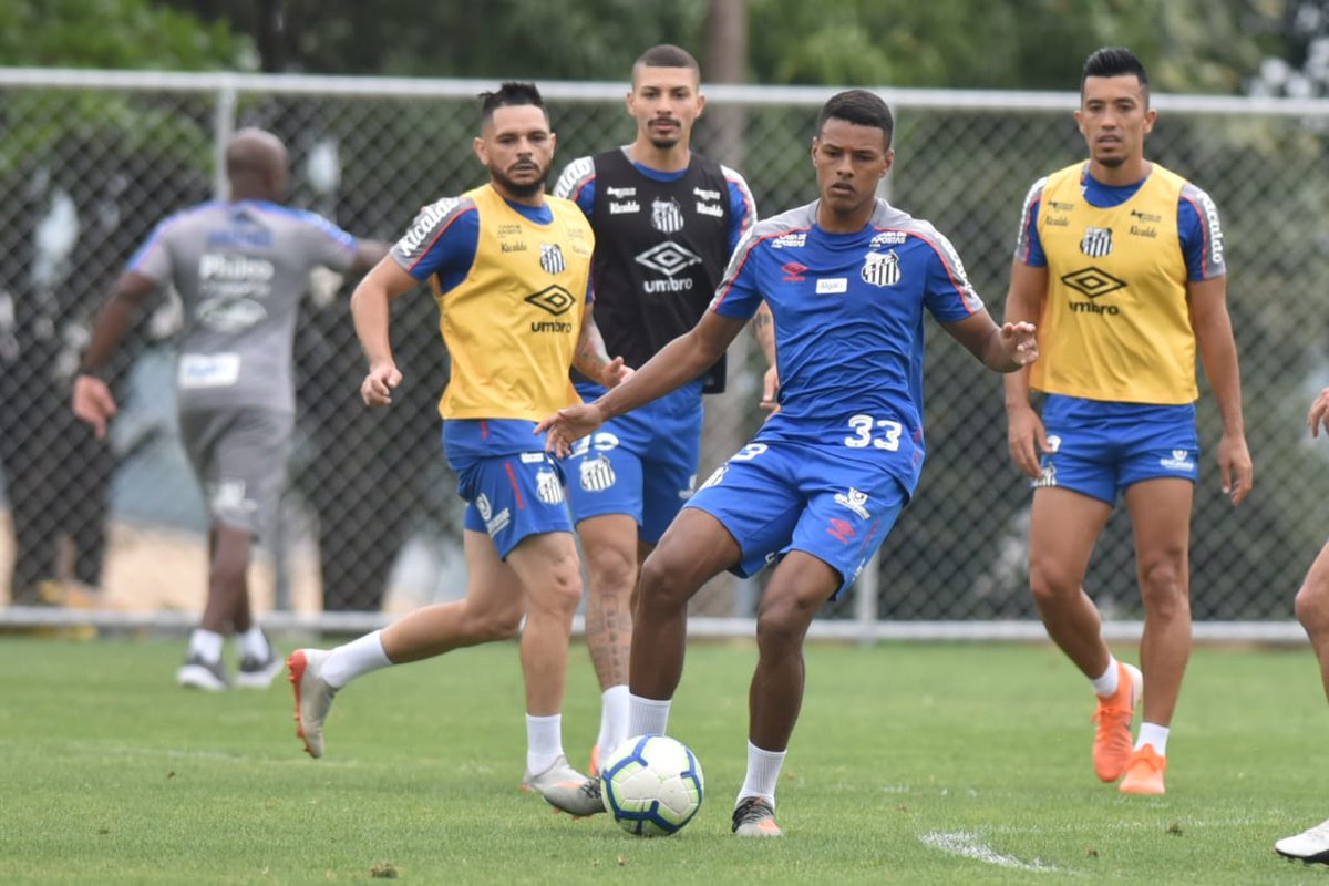 Elenco do Santos treina no CT do Cruzeiro e folga na terça-feira