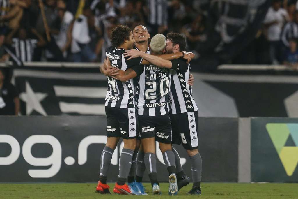 Botafogo vence, abre vantagem para a degola e afunda CSA no Z4