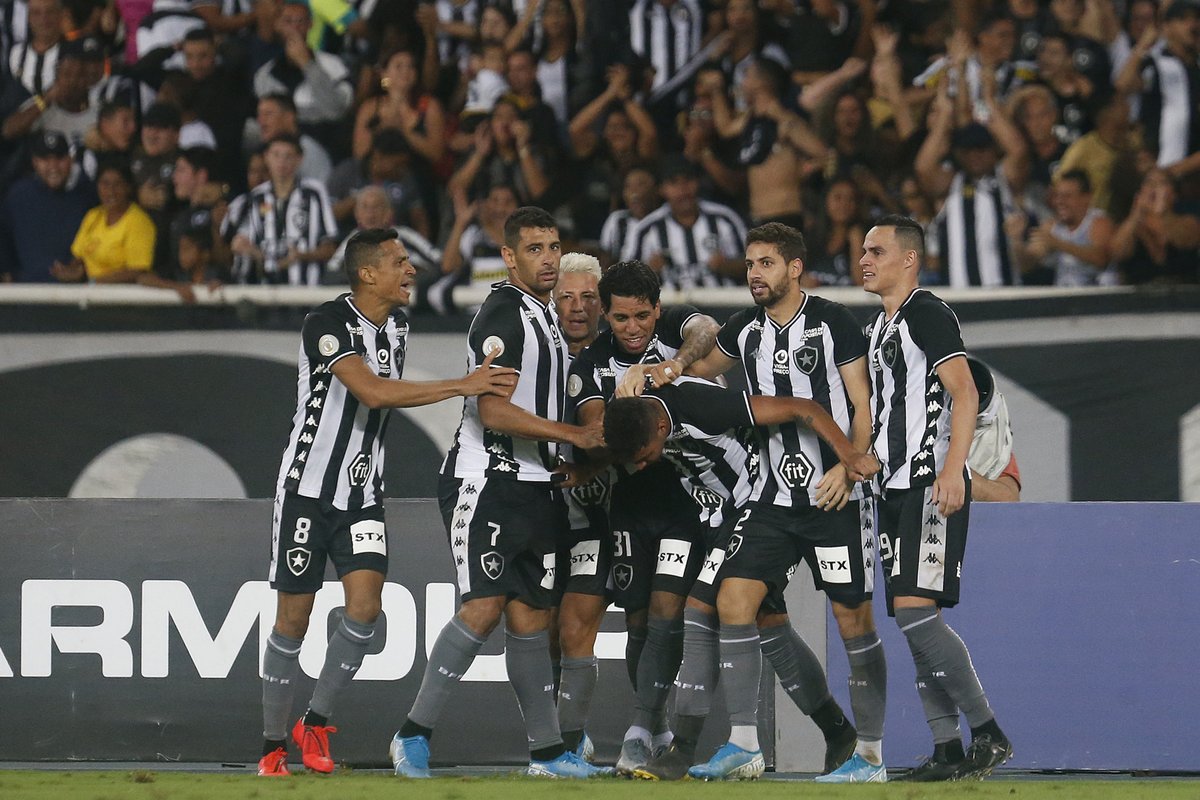 Jogadores do Botafogo enaltecem apoio da torcida em vitória e jovem comemora 1º gol