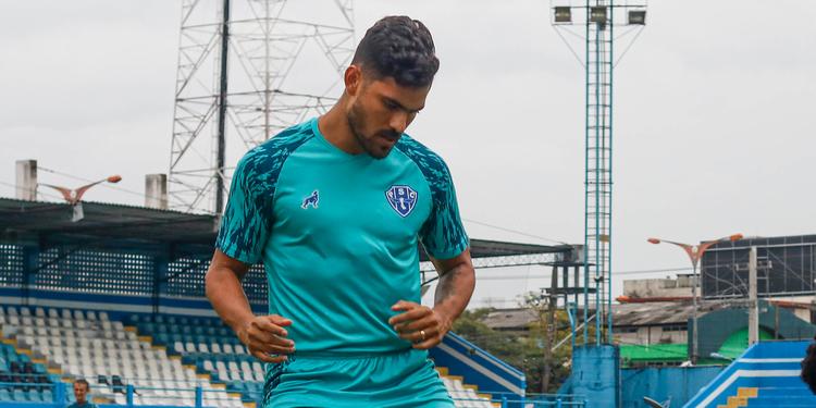 Lateral do Paysandu diz não estar ‘de boa’ com atraso salarial, mas entende momento