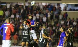 Série B: Paraná tenta esquecer problemas extra-campo antes de confronto direto
