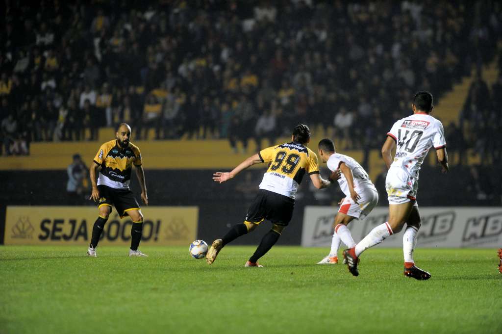 Daniel Costa descarta jogar a toalha (Foto: Caio Marcelo/Criciúma)