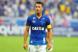 Sequência de 5 jogos sem derrota do Cruzeiro não entusiasma Henrique