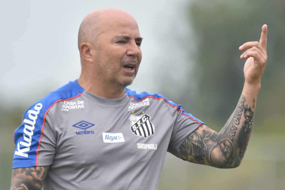 Sánchez diz preferir companhia de Victor Ferraz, mas defende opções de Sampaoli