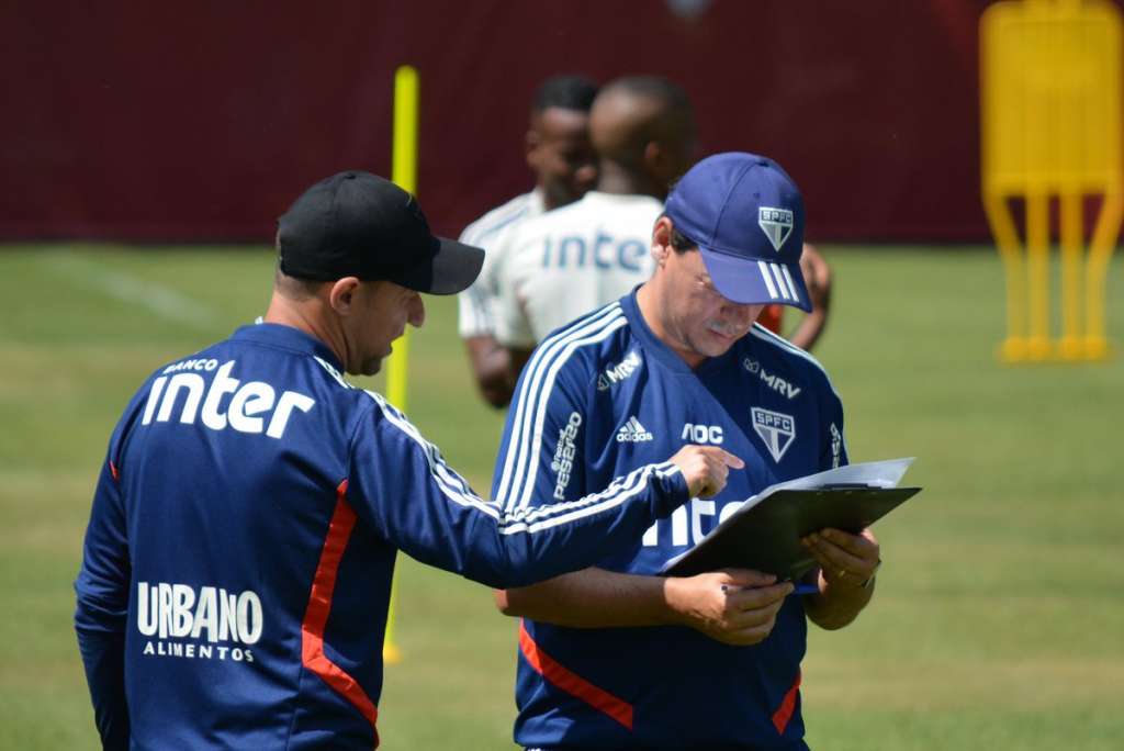 Fernando Diniz começa a montar o São Paulo sem Juanfran e Daniel Alves